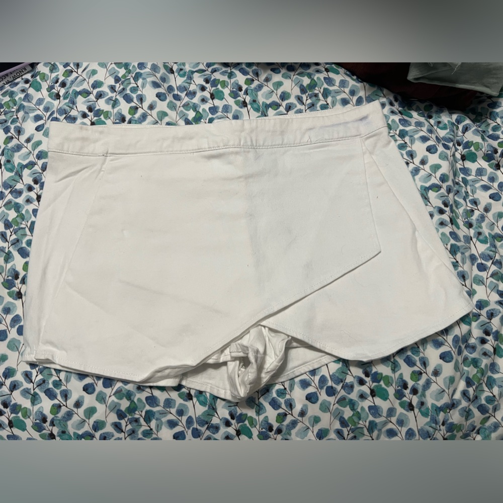 White skort- size large- runs short